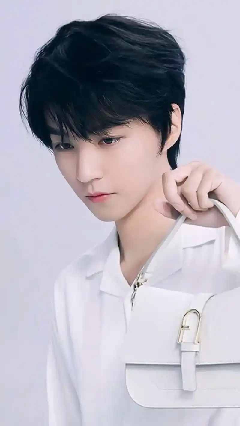 王俊凯 #做梦素材 前面目光柔情似水,像深情男二,被女主拒 - 抖音