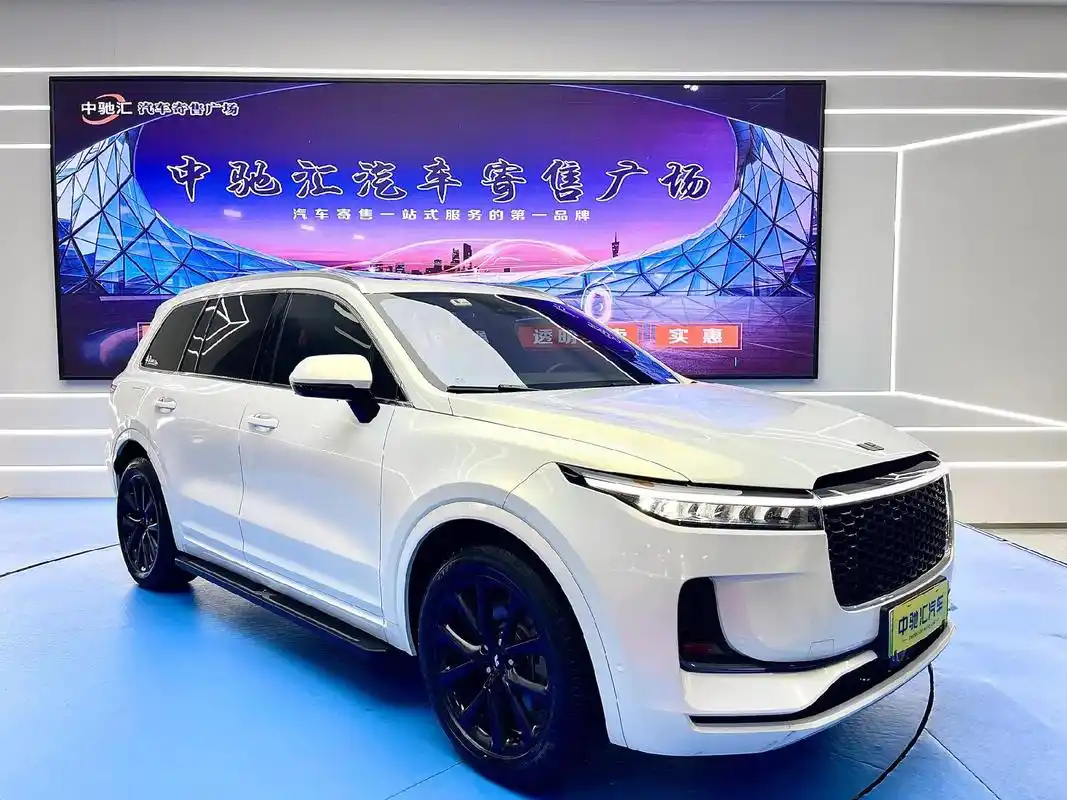 最新到店,白色理想one.2021款 理想one 增程6座版 - 抖音