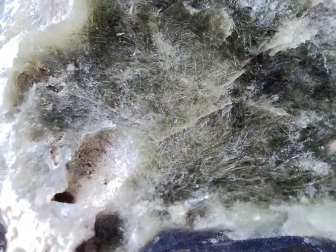 玉石鉴定:请问这是玉石吗