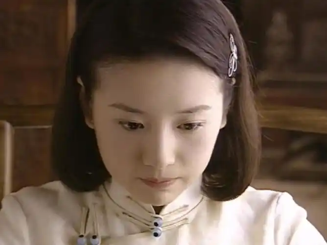 董洁留起短发又回来了,有哪个短发女神能和她比