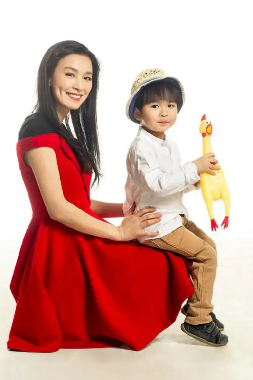 张庭与儿子拍写真