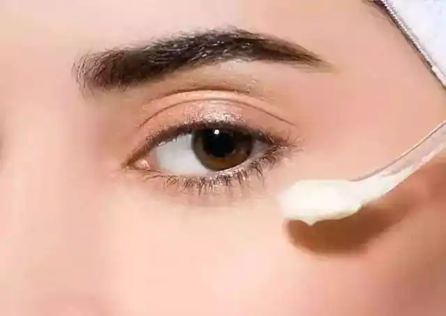 红霉素软膏,在眼部涂两下,身体会发生什么变化?建议了解一下