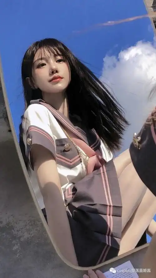 jk少女:第一次穿水手套装