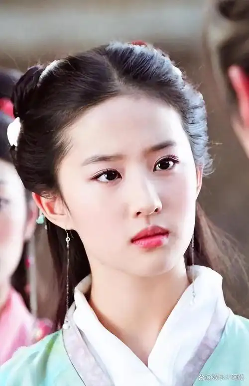 21年后,再看的刘亦菲的处境,才知道为啥胡歌会把她"夸上天"!