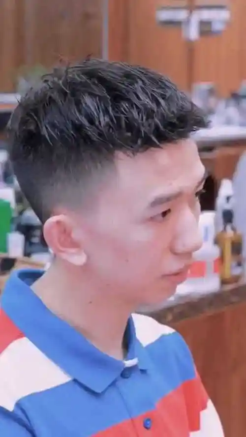 2020清爽型男必备发型!男生两边铲碎短发