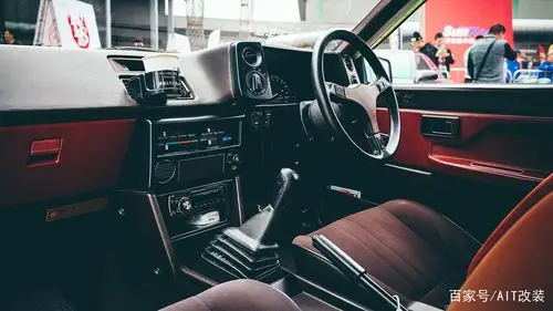 《头文字d》原型车ae86  内饰