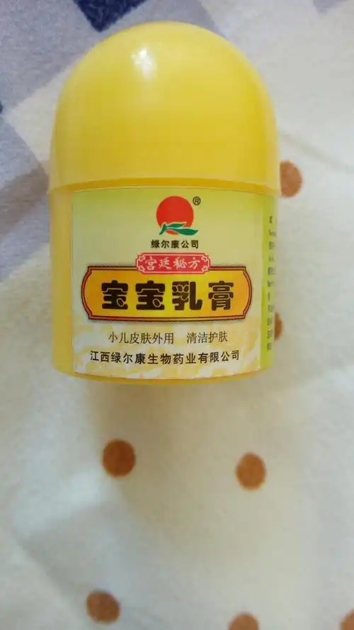 7楼 应该是湿疹,涂点药膏,我用的宝宝乳膏