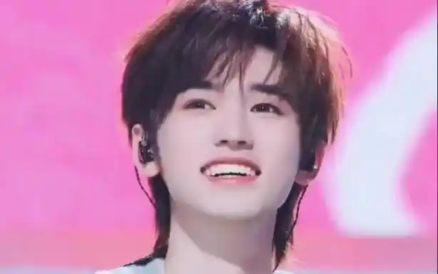 宋亚轩是有点火的命在身上的,吸粉能力尊嘟很强#宋亚轩 #娱你辞旧迎新