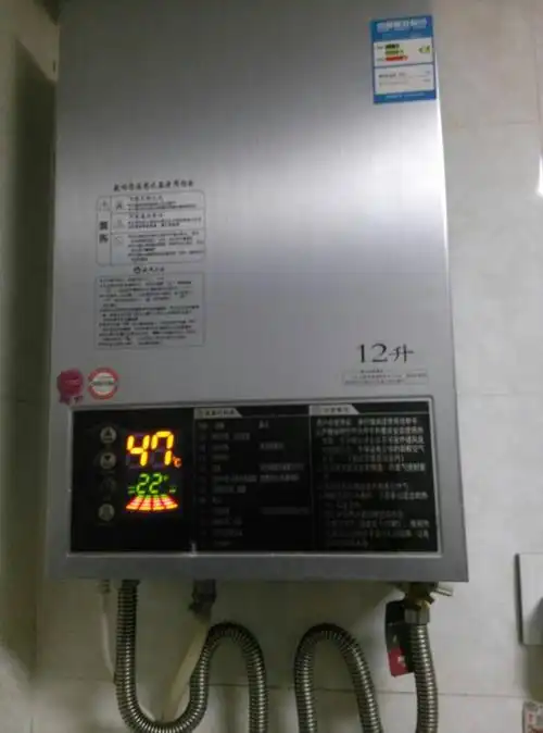 请问这种热水器,风压开关在哪?