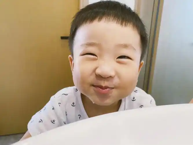 2岁宝宝练习漱口日常