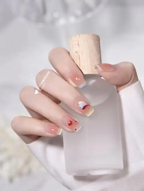 法式美甲超级适合夏天