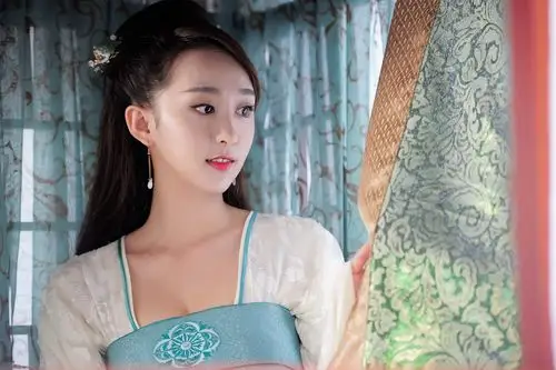 由周晓鹏执导,缪娟编剧,吴倩,郑业成,宋奕星领衔主演的反套路古装探案