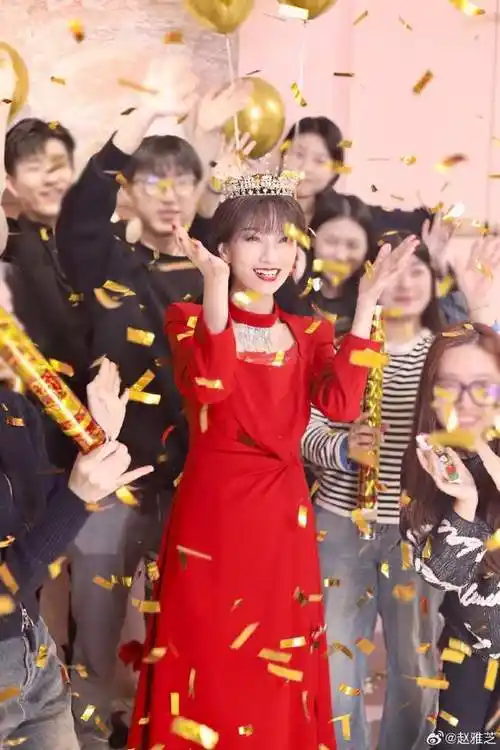 70岁赵雅芝肤白貌美不输流量小花!一袭红裙魅力不可小觑