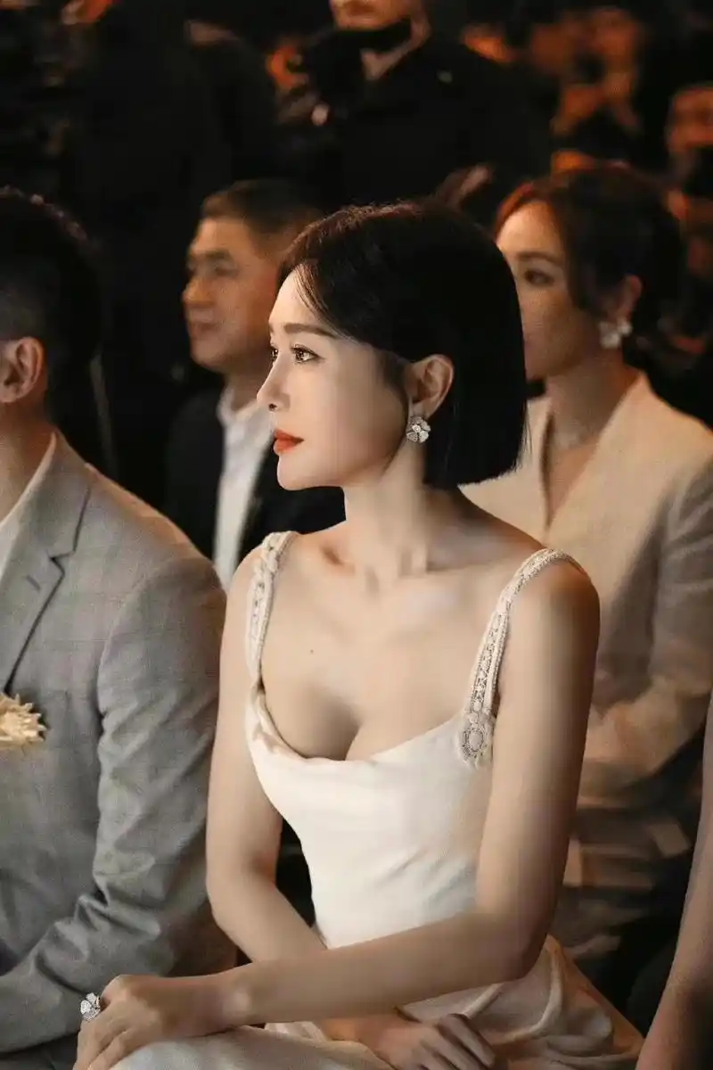 知道秦岚多大了,谁能看出来已经41了?