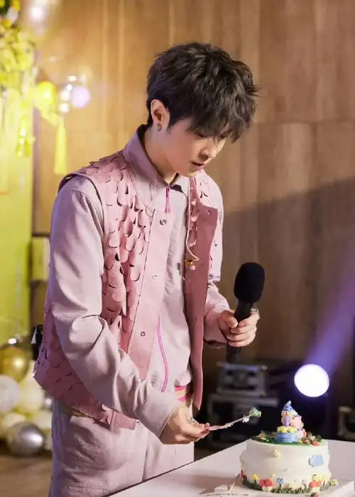 马伯骞 肉夹馍蛋糕