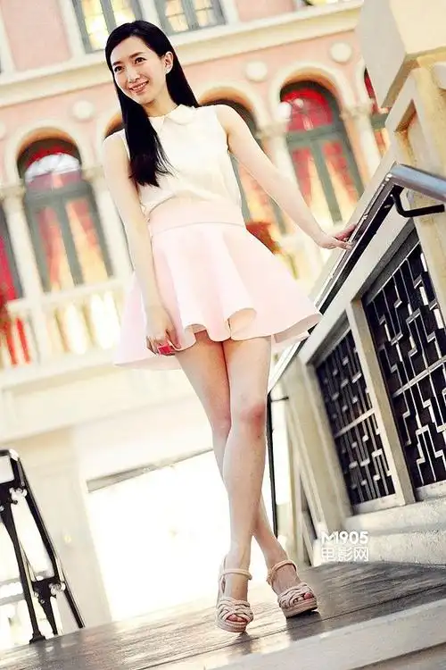 最佳新人江疏影澳门洋溢青春新女神短裙秀美腿