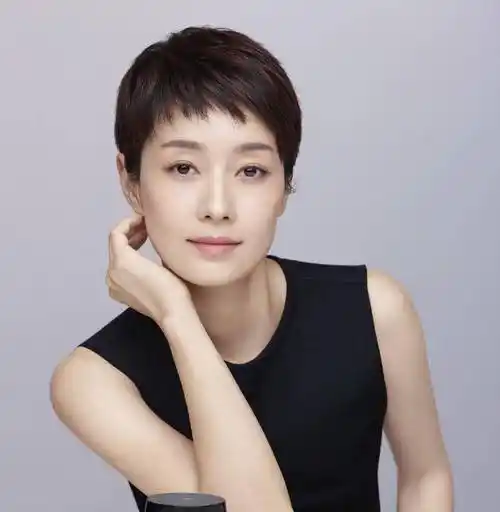 40岁怎么剪发型好看,马伊琍剪短发就减龄时髦,利索年轻_裁剪_造型