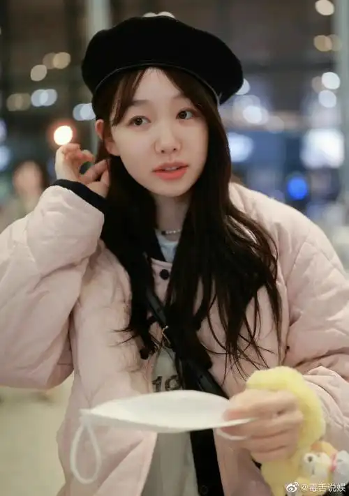 徐梦洁发博让粉丝帮忙p图,粉丝p完之后她又不满意,挑挑拣拣,挨个回复