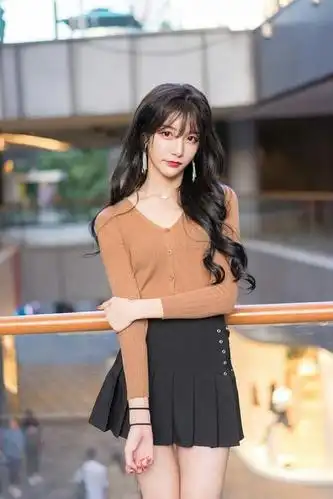 抖音女装大佬abbliy整容失败清纯女神整残成硅胶网红