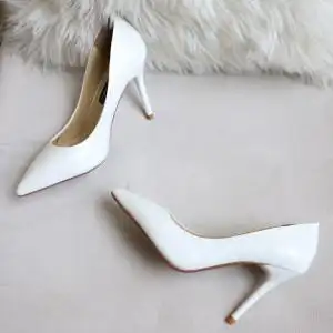 纯白色高跟鞋女细跟尖头图片