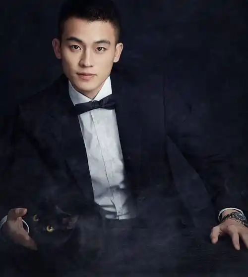 从农村男孩到人气偶像,再从音乐到影视圈的"雅痞少年"_欧豪_父母_叛逆