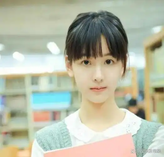 她在剧中被不少人认为是完全被张天爱"艳压".