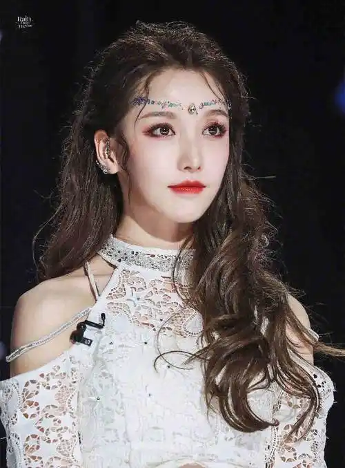 共用一张脸,不能说是一模一样,但也让人傻傻分不清_网友_钟楚曦_角色