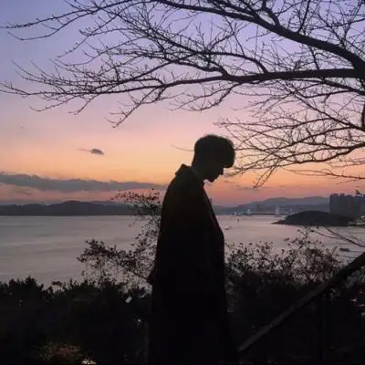 暗色系的伤感男生头像精选 谁放肆了寂寞 卑微了我