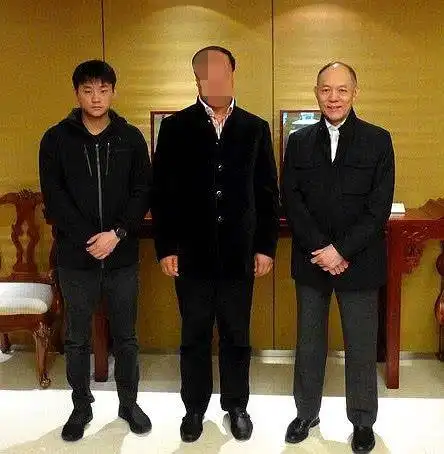 霍震寰跟女星陈琪琪生了两子一女,大儿子是霍启中,小儿子是霍启文