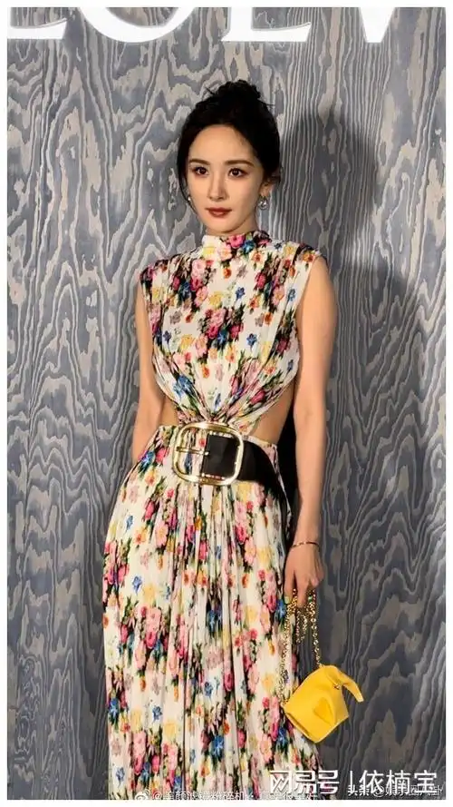 杨幂晚宴惊艳亮相,绝美风采引发热议|礼服|时尚|女演员_网易订阅