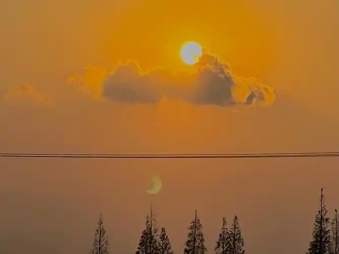阴差阳错的日月同辉