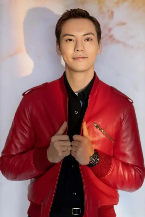 陈伟霆红色皮衣帅气写真56