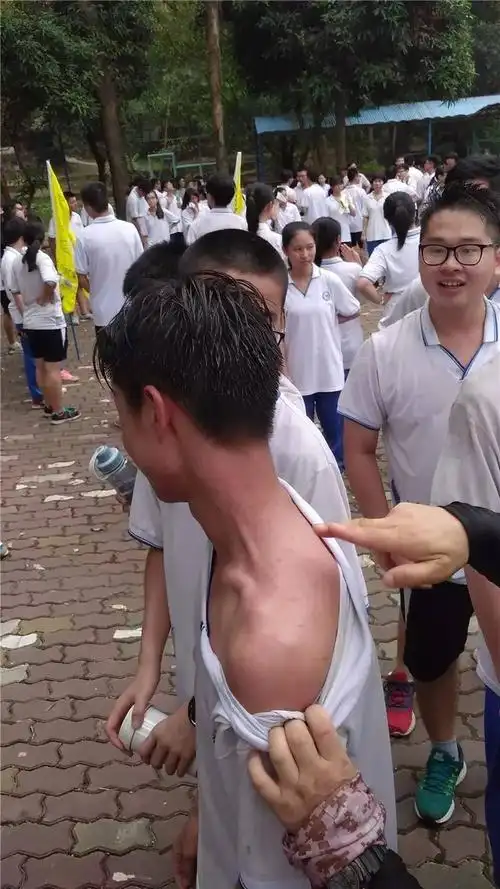 86立德篇凝神聚气逐梦砺行记2018届走进高三主题拓展活动