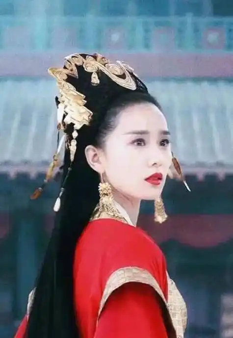 《二代妖精》里的红衣,惊艳众人.