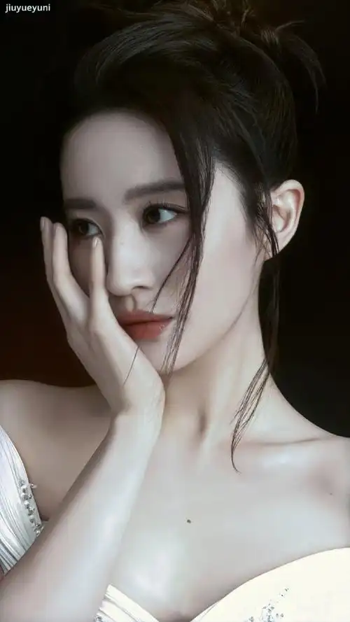 刘亦菲壁纸 // 宝格丽活动    -#刘亦菲高定白裙#  -#刘亦菲宝格丽