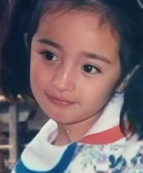 36岁刘亦菲和37岁杨幂站在一起我才发现美人在骨不在皮