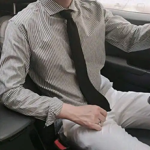 头像男生半身衬衫