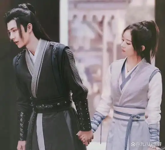 卡斯柏公开讨论《热烈》,"出卖"了赵丽颖,"得罪"了王一博