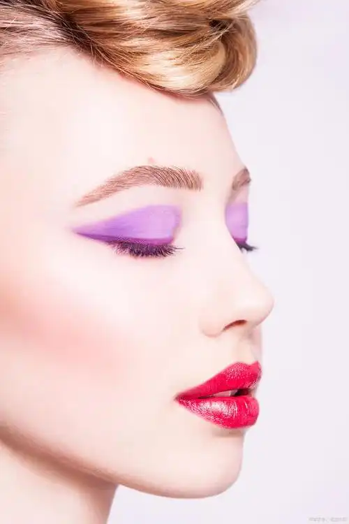 持久妆容必备:汗水与泪水都挡不住的化妆秘诀