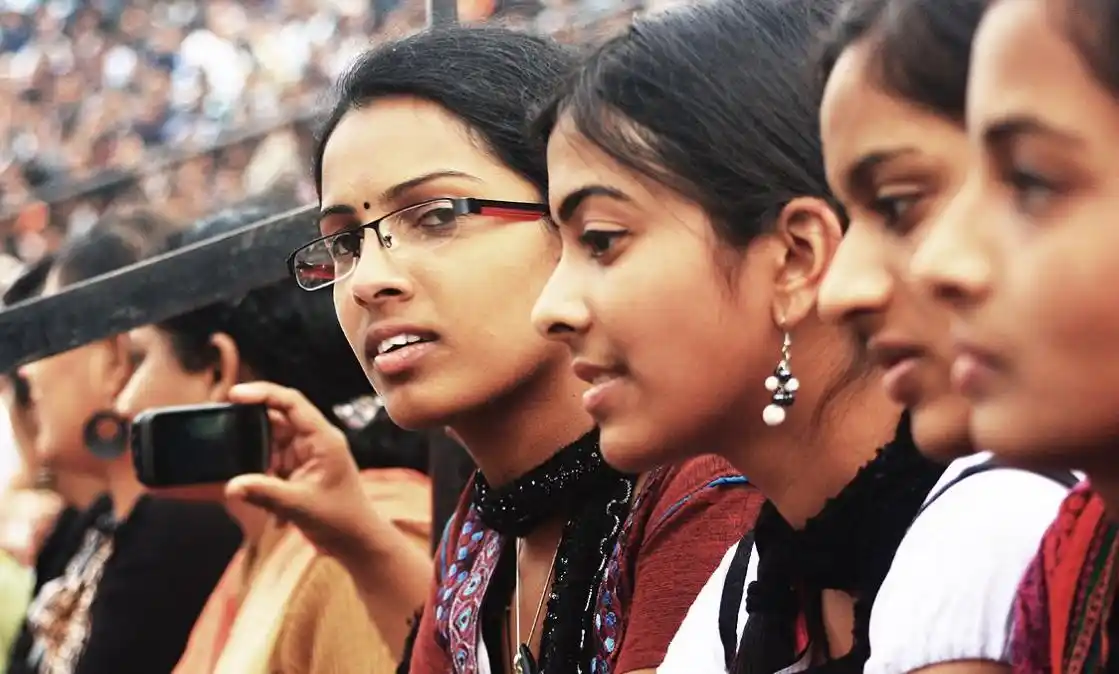 印度人肤色呈两极化:有的像白人,有的像黑人,肤色越黑地位越低