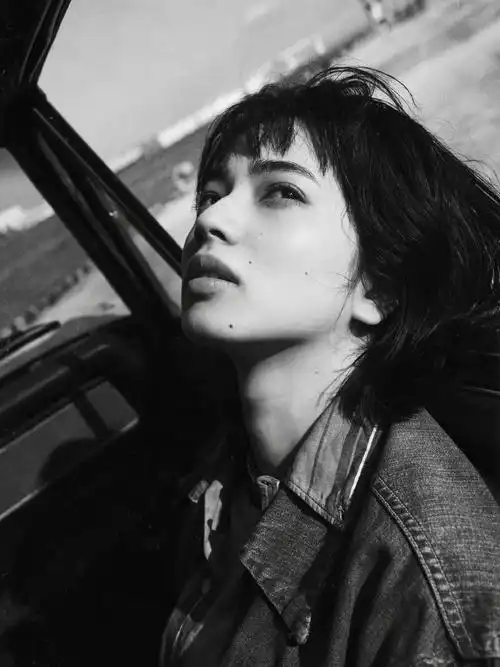 小松菜奈eyescream杂志黑白片