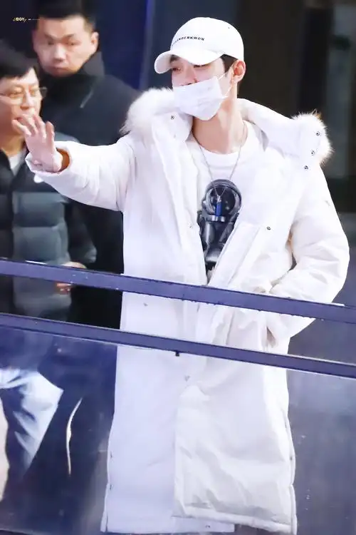 190114 赖冠霖 快乐大本营录制上班&下班 饭拍图频整理