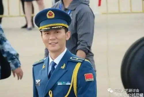 吴京军区实训建军九十周年大献礼军装男神福利