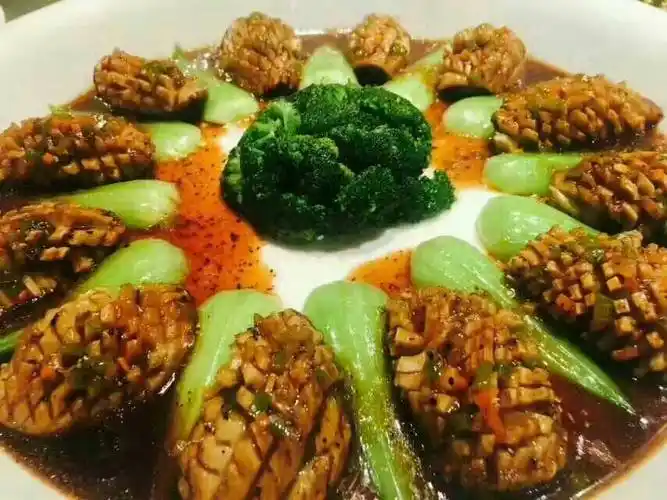 精品热菜,色泽靓丽,赏心悦目,吃起来更是回味无穷.