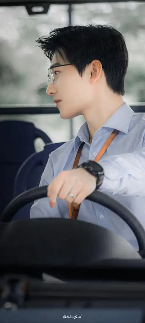 再来一波眼镜于途