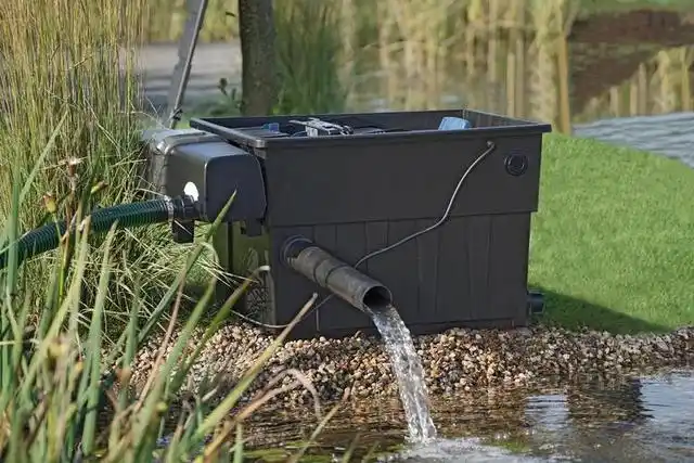 鱼池水净化处理常见的有专业鱼池过滤设备,滴流箱,过滤池(箱),砂缸