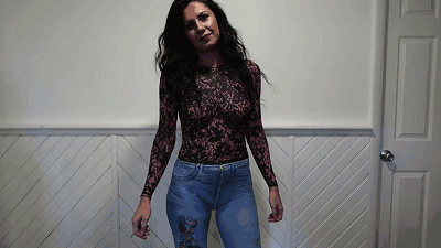 女生裸体逛街衣服是画出来的竟然无人发现