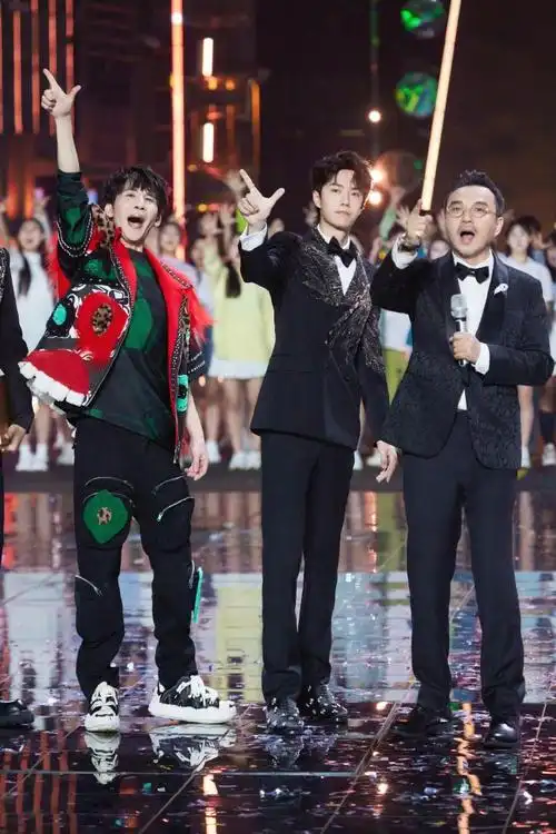 王一博|#湖南卫视跨年晚会#昨晚一博在零点倒数环节带来的一套绝佳