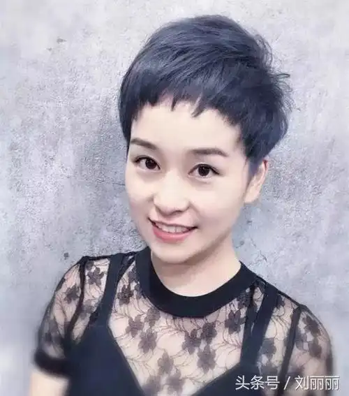 "圆脸女生"短发15款,立体又蓬松,美到自己都不认识自己了