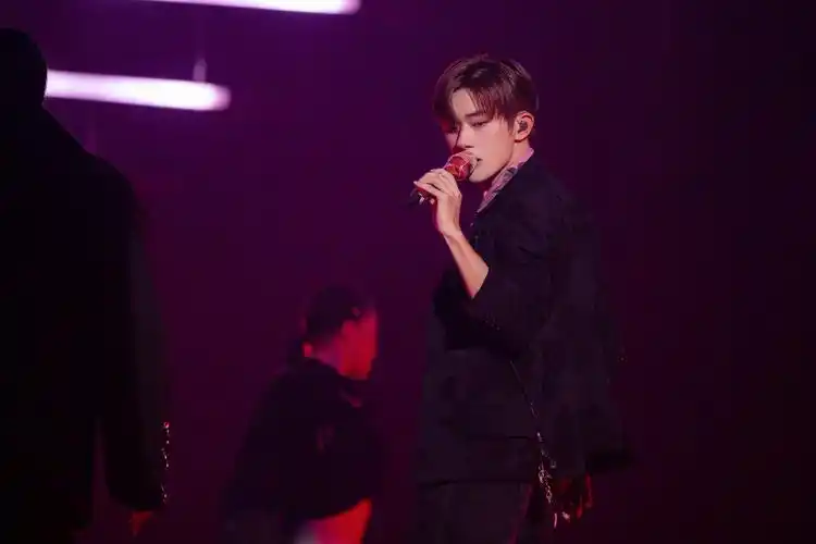 才华横溢—易烊千玺